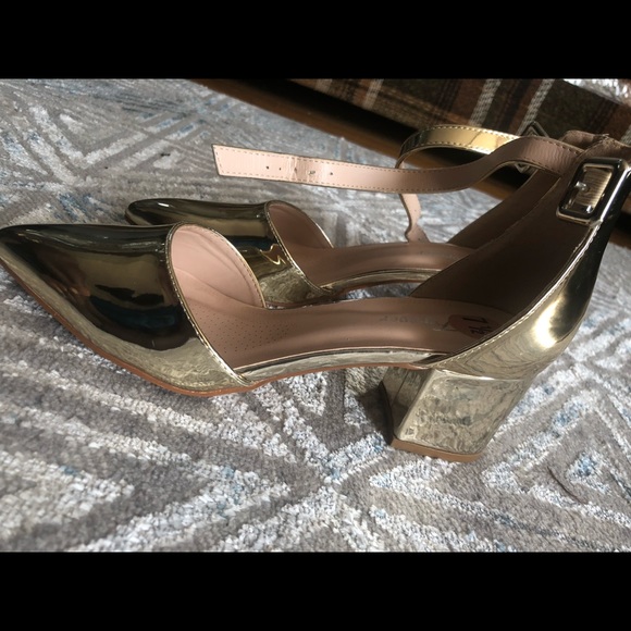 Shoes - Picture 5 of 9